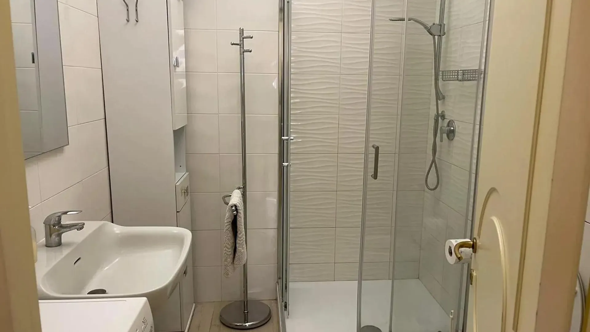 Charming Apartment Near The Colosseum 60 Sqm 4 Pers Air Conditiond Rome