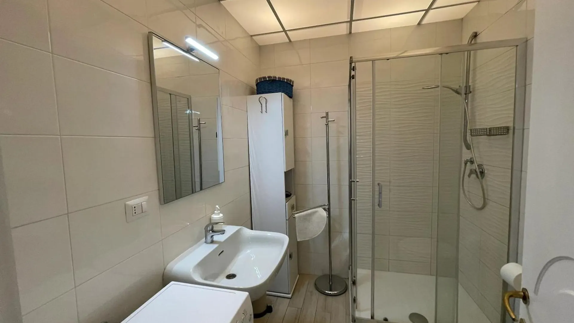 Charming Apartment Near The Colosseum 60 Sqm 4 Pers Air Conditiond Rome